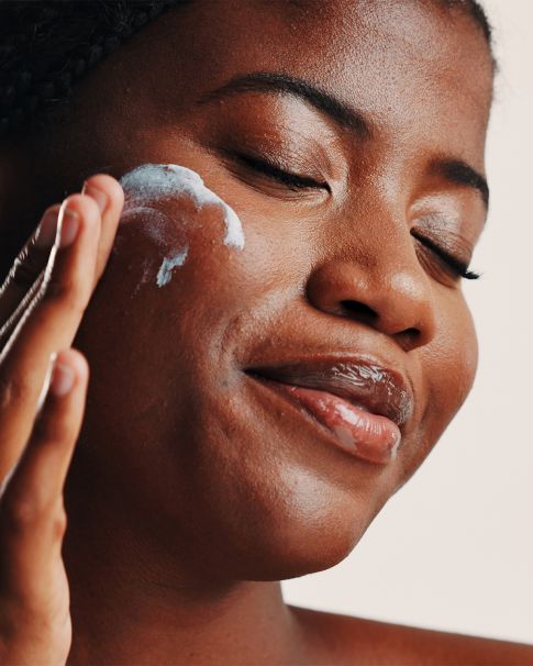 Profitez des bienfaits d'une cr&egrave;me hydratante adapt&eacute;e &agrave; la pigmentation de la peau noire
